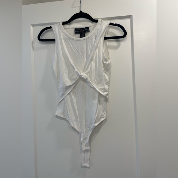 Sleeveless bodysuit - Picture 1 of 6